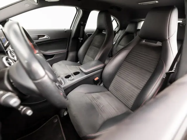 Mercedes-Benz A-Klasse 180 AMG Sport 2015 Benzine 14