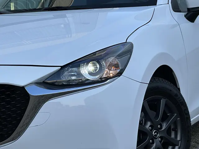 Mazda 2 1.5 Skyactiv-G Luxury 2023 Benzine 15