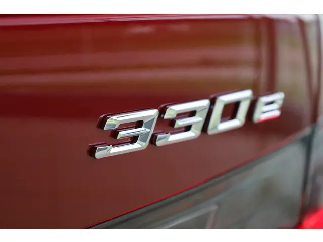 BMW 3 Serie Touring 330e 2025 Hybride Benzine 26