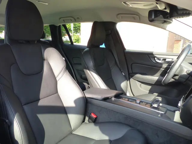 Volvo V60 B3 Momentum Advantage 2021 Benzine 4