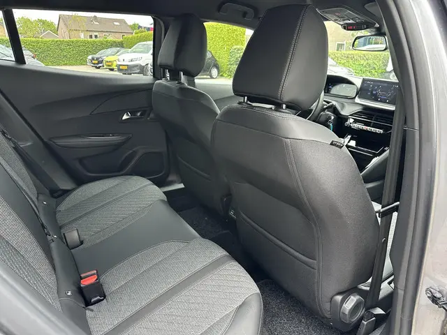 Peugeot 2008 1.2 Turbo 100 PK Allure 2023 Benzine 19
