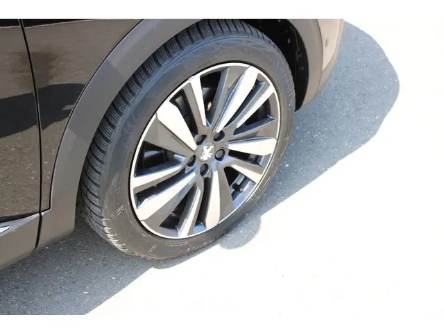 Peugeot 3008 1.6 HYbrid4 300 GT 2020 Hybride Benzine 7