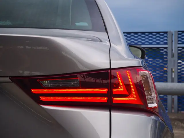 Lexus IS 300h F Sport Line 2014 Hybride Benzine 11