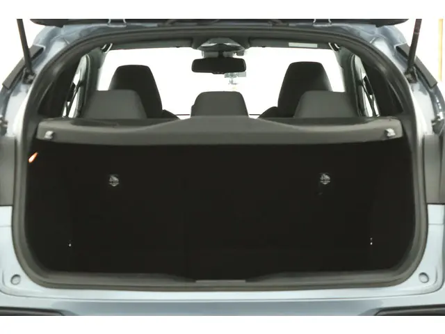 Toyota C-HR 1.8 Hybrid Executive 2022 Hybride Benzine 23