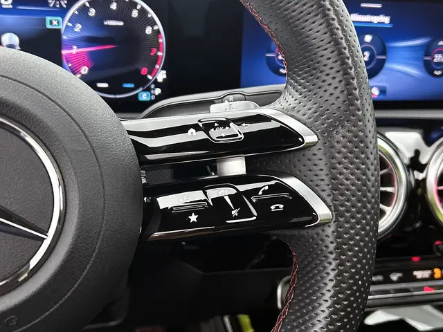 Mercedes-Benz CLA 180 AMG Line 2023 Hybride Benzine 33