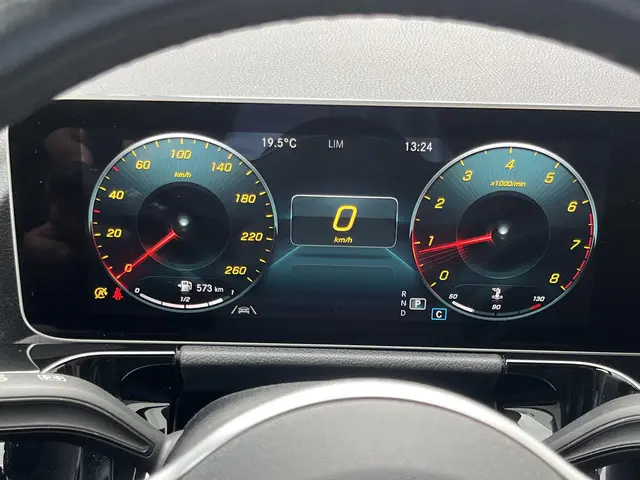 Mercedes-Benz B-Klasse 180 Launch Edition 2020 Benzine 53
