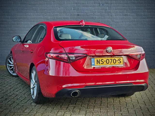 Alfa Romeo Giulia 2.0 Super / AUTOMAAT / 2017 Benzine 2