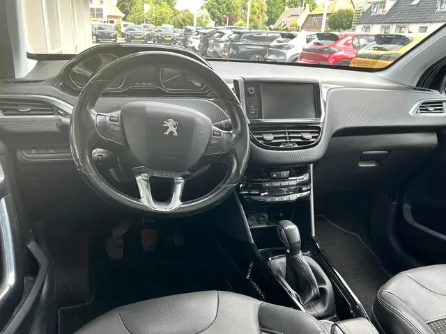 Peugeot 2008 1.2T 110pk Allure 2015 Benzine 10
