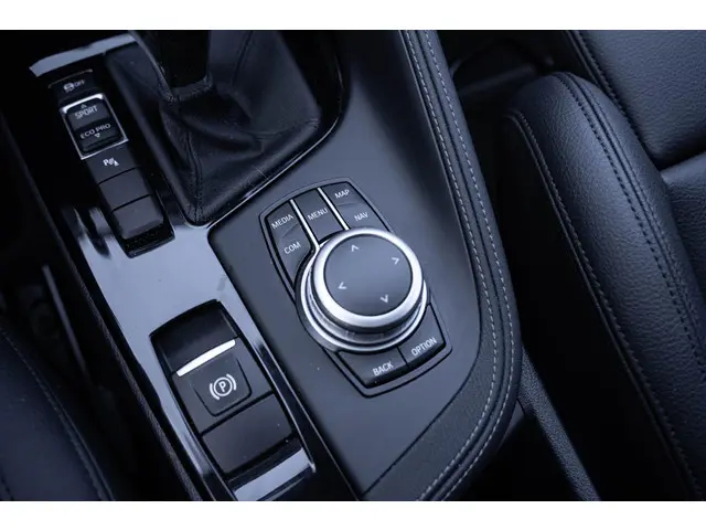 BMW X1 sDrive18i Sport Line 2021 Benzine 45