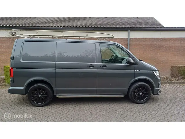 Volkswagen Transporter 2.0 TDI L1H1 2017 Diesel 9