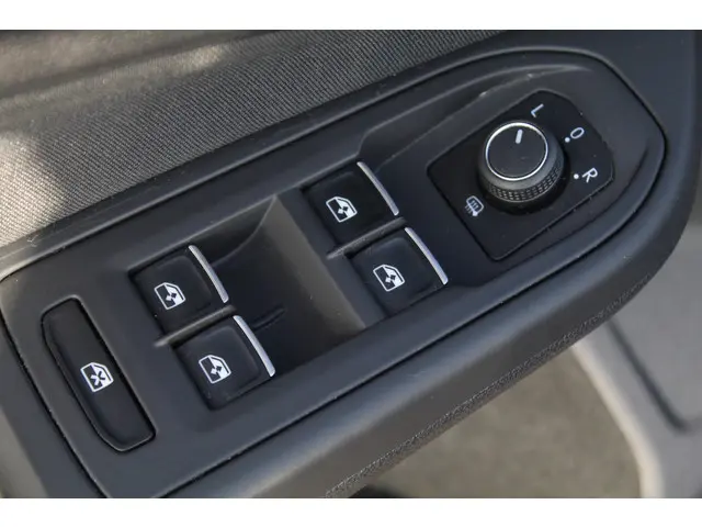 Volkswagen Golf 1.0 TSI Life Business 2022 Benzine 5