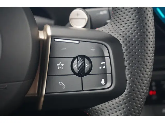 MINI 5-Deurs Cooper 2025 Benzine 15