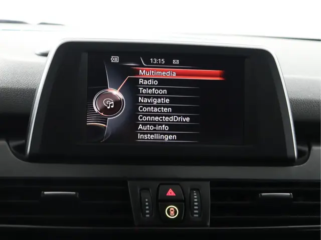 BMW 2 Serie Active Tourer 220i Essential 2015 Benzine 36