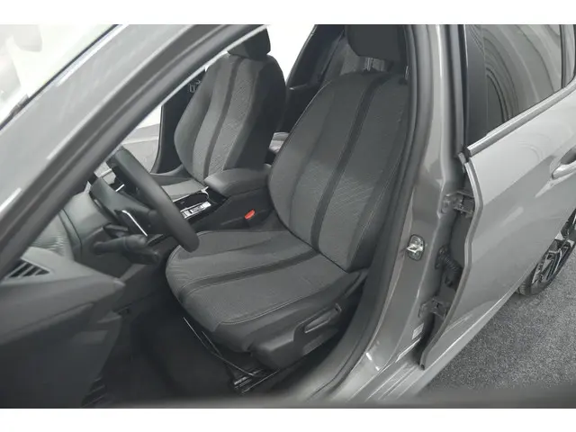 Peugeot 208 Hybrid 100 e-DCS6 Allure 2024 Benzine 28