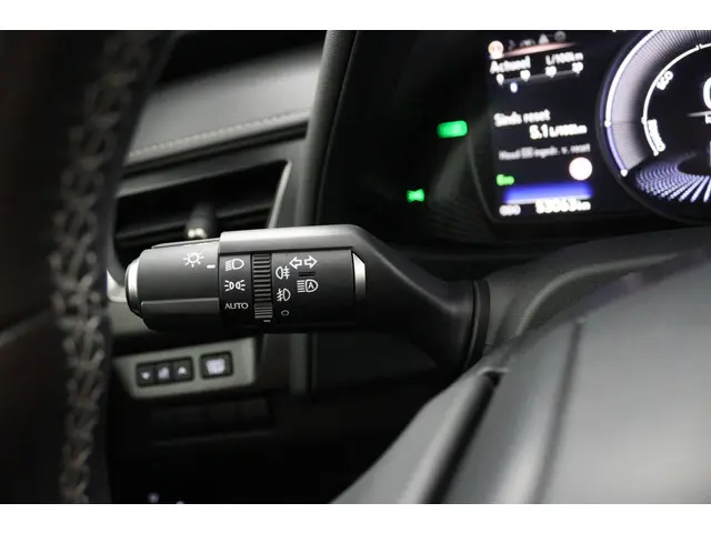 Lexus UX 250h Preference Line 2021 Hybride Benzine 29