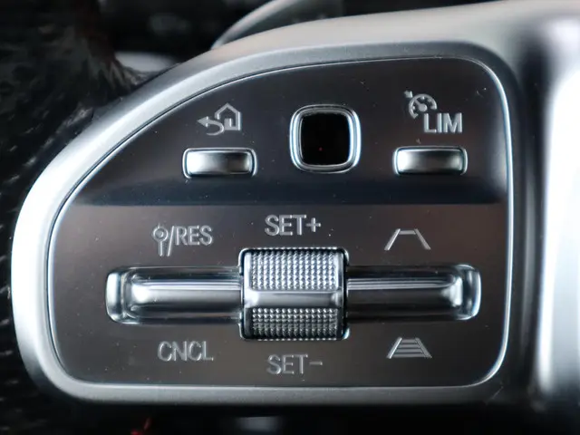 Mercedes-Benz GLB 200 AMG line 2020 Benzine 18