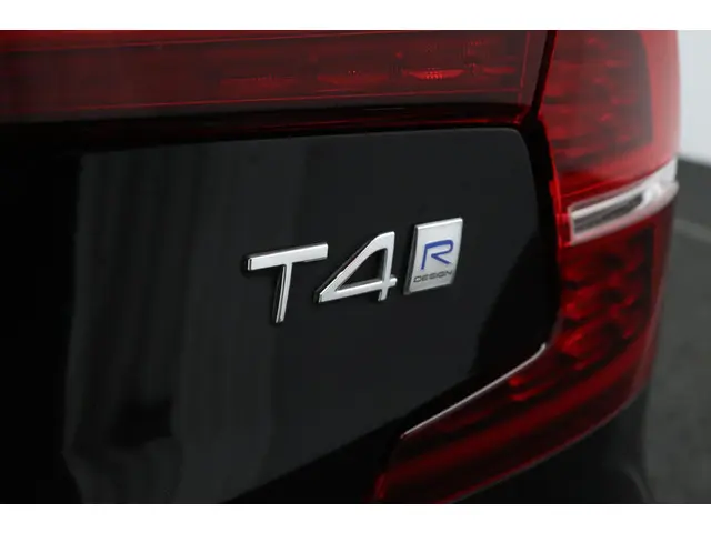 Volvo S60 2.0 T4 R-Design 2020 Benzine 42