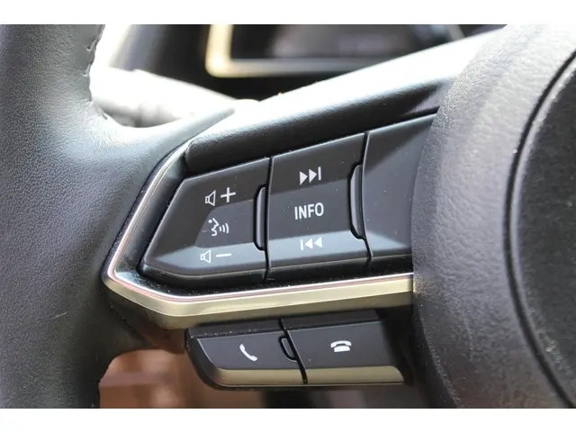 Mazda 2 1.5 Skyactiv-G Luxury 2022 Benzine 17