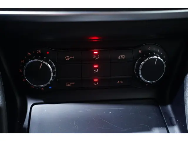 Mercedes-Benz A-Klasse 180 Prestige 2015 Benzine 25