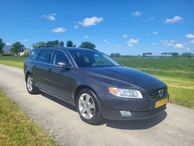 Volvo V70 1.6 T4 Nordic+ navi trekhaak 17"LMV 2014 Benzine 30