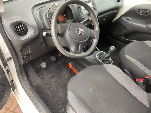 Toyota Aygo 1.0 VVT-i x-now 2016 Benzine 9