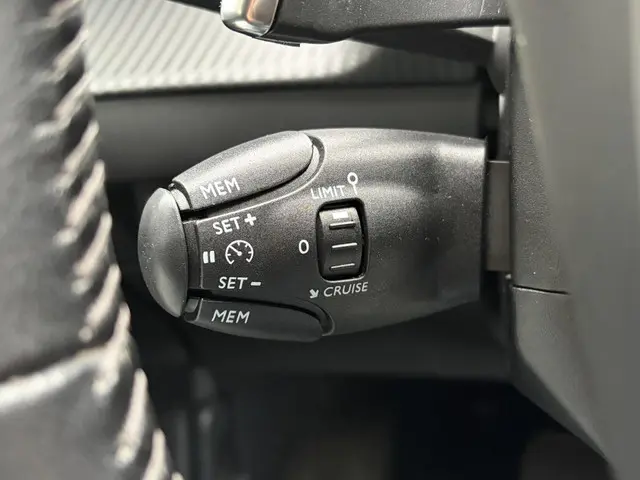 Peugeot 208 1.2 PureTech Blue Lease Allure 2020 Benzine 22