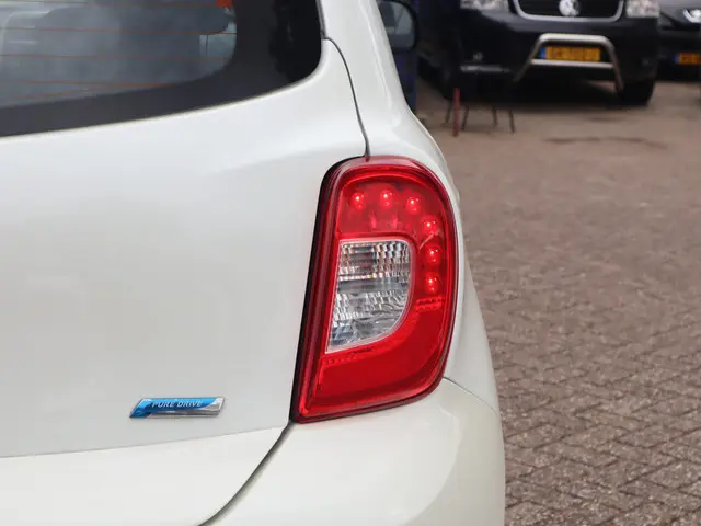 Nissan Micra 1.2 Connect Edition 2014 Benzine 12