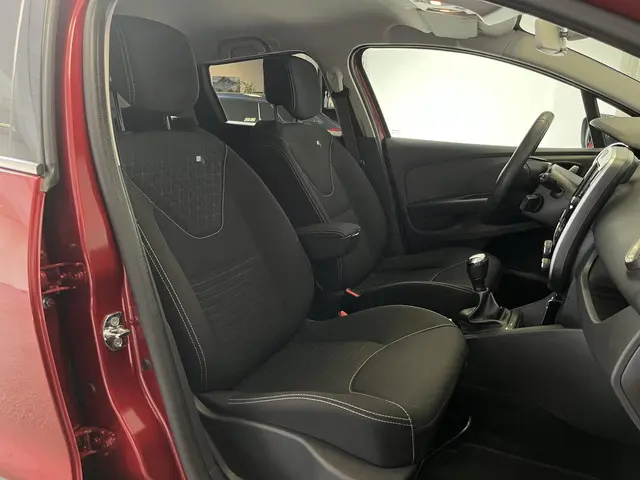Renault Clio Estate 0.9 TCe Limited 2017 Benzine 12