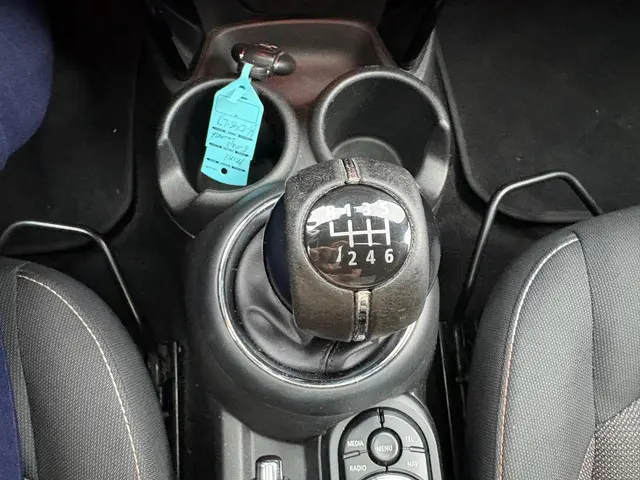 MINI One Mini 1.2 Chili Business *pano 2016 Benzine 19