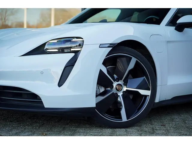 Porsche Taycan Performance 84 kWh 2021 Elektrisch 33