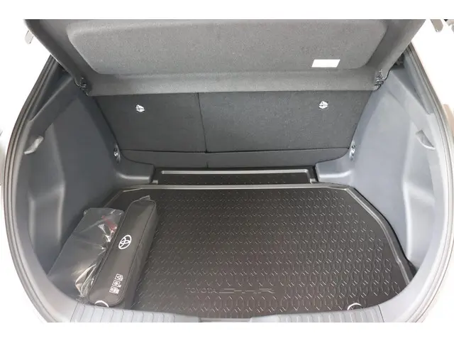 Toyota C-HR 1.8 Hybrid 140 Dynamic 2026 Hybride Benzine 31