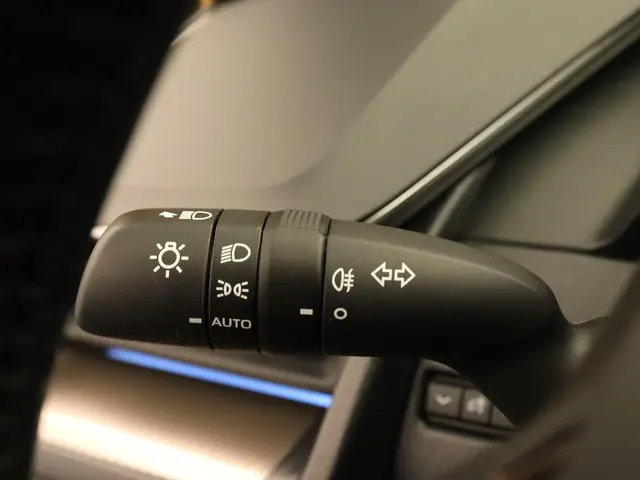 Toyota Prius 2.0 Plug-in Executive 2024 Hybride Benzine 32