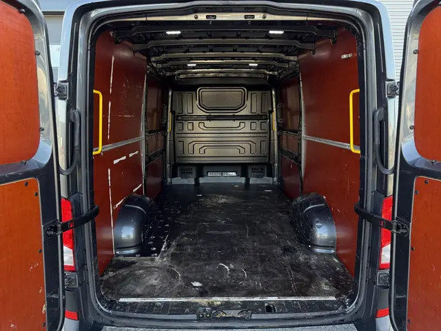 Volkswagen Crafter 35 2.0 TDI L3H2 Highline 2020 Diesel 42