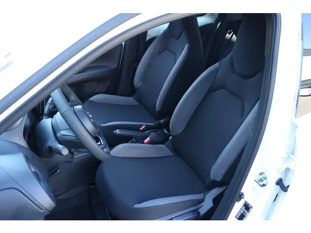 Toyota Aygo X 1.0 VVT-i MT play, 2025 Benzine 10