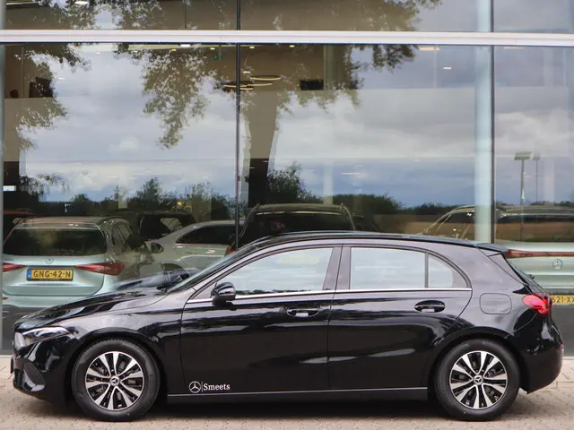 Mercedes-Benz A-Klasse 180 Star Edition 2025 Benzine 4