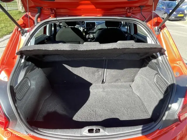 Peugeot 208 1.2 PureTech Blue Lease 2015 Benzine 12