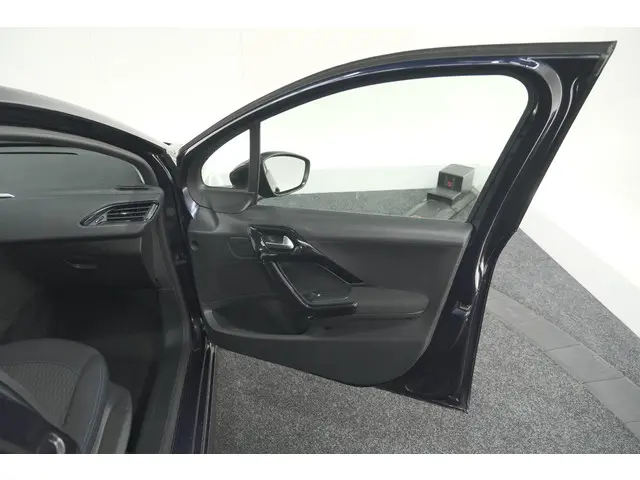 Peugeot 208 PureTech 82 Signature 2019 Benzine 62