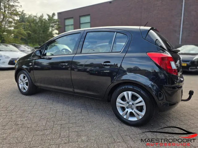 Opel Corsa 1.4-16V 2013 Benzine 4