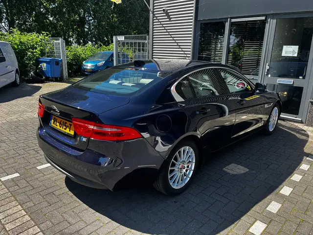 Jaguar XE 2.0 D Pure 2018 Diesel 9