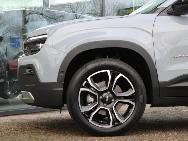 Jeep Avenger 1.2 e-Hybrid Summit 2025 Hybride Benzine 12