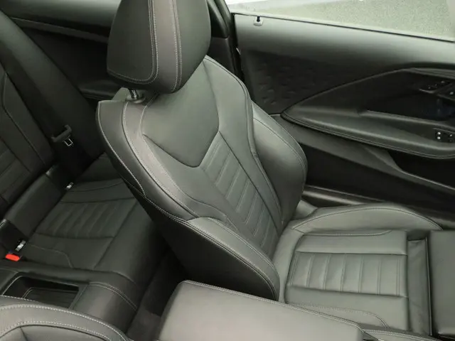 BMW 2 Serie 220i Coupé 2024 Benzine 35