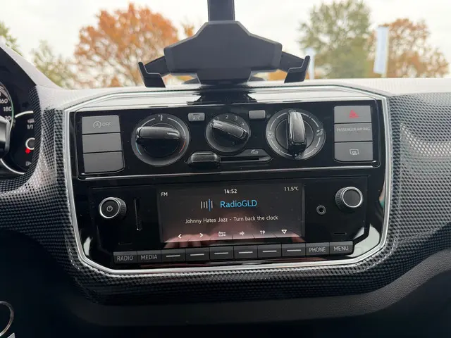 Volkswagen up! 1.0 BMT move up! 2e eigenaar !! 2018 Benzine 21