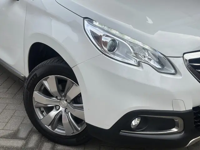 Peugeot 2008 1.2 PureTech Pano - Cruise - Navi 2014 Benzine 7