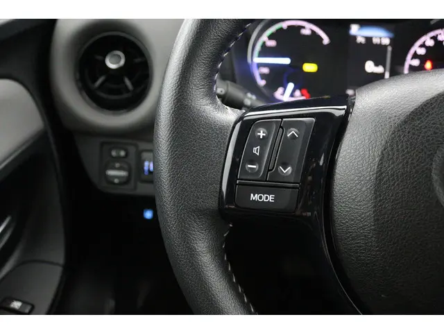 Toyota Yaris 1.5 Hybrid Aspiration 2017 Hybride Benzine 19