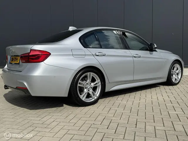 BMW 3 Serie 330i M Sport 2016 Benzine 9