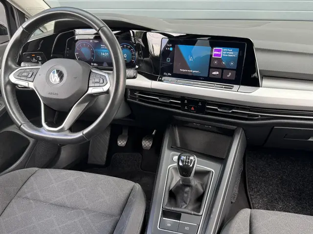 Volkswagen Golf 1.0 TSI LIFE 2023 Benzine 8