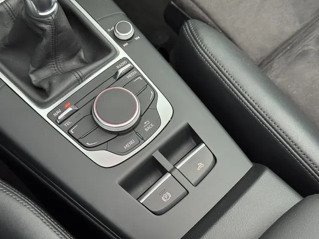 Audi A3 Cabriolet 1.4 TFSI CoD S Line 2015 Benzine 23