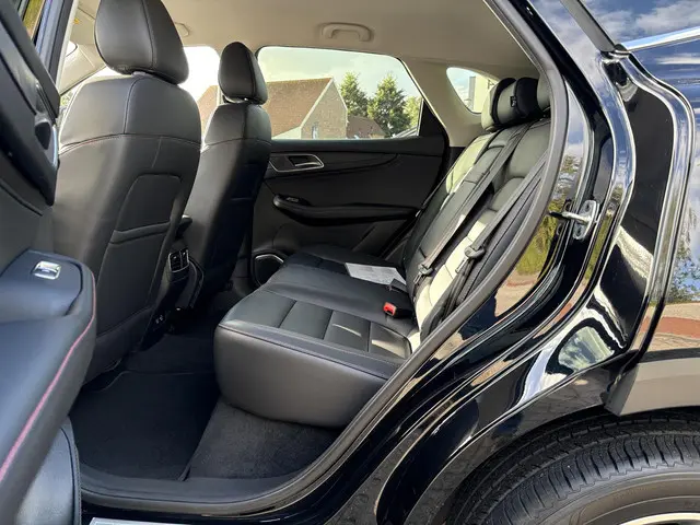 MG EHS 1.5 TGDI Luxury 2023 Hybride Benzine 14