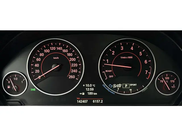 BMW 3 Serie 320i Business 2013 Benzine 11