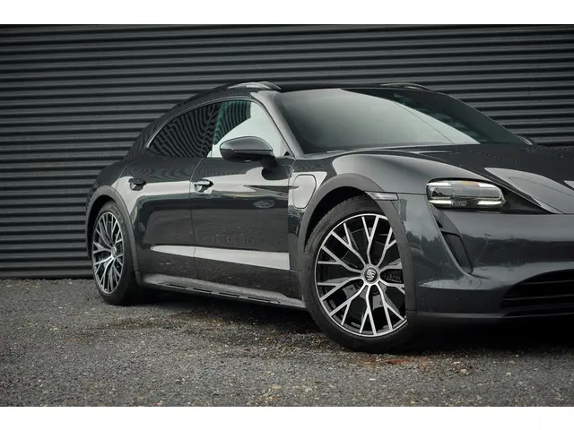 Porsche Taycan Cross Turismo 4 93 kWh 2021 Elektrisch 44